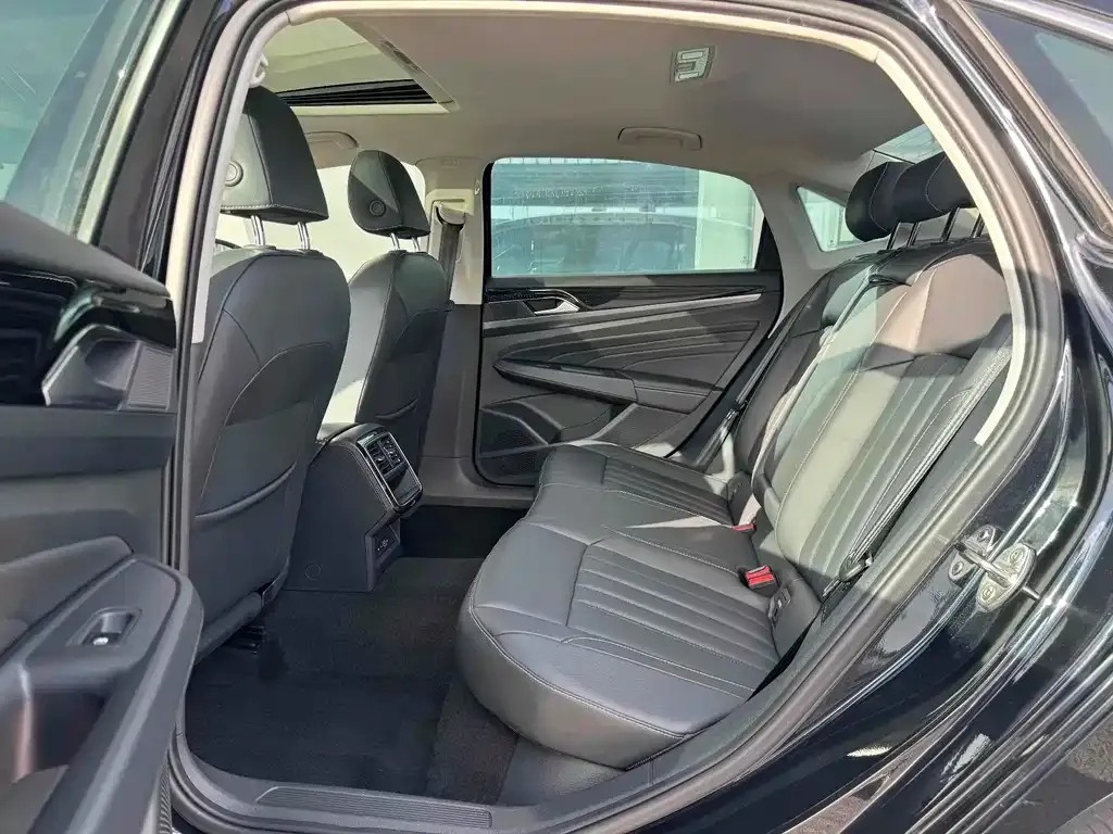 Volkswagen Passat 2022 из CN, фото 6
