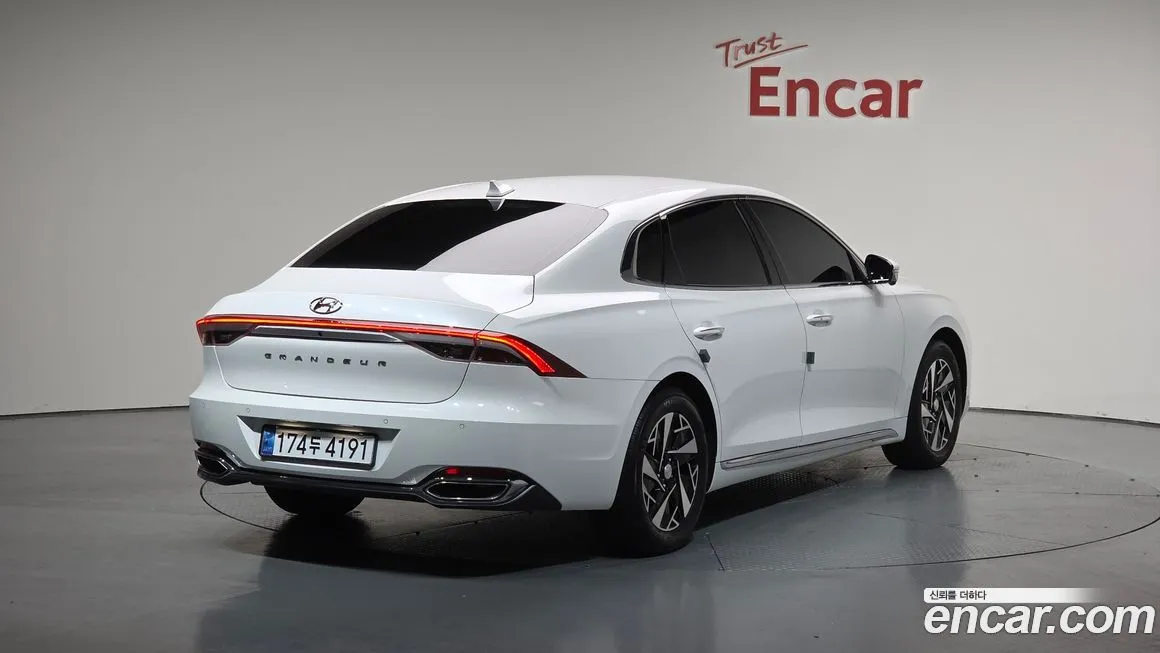 Hyundai Grandeur 2022 из KR, фото 2