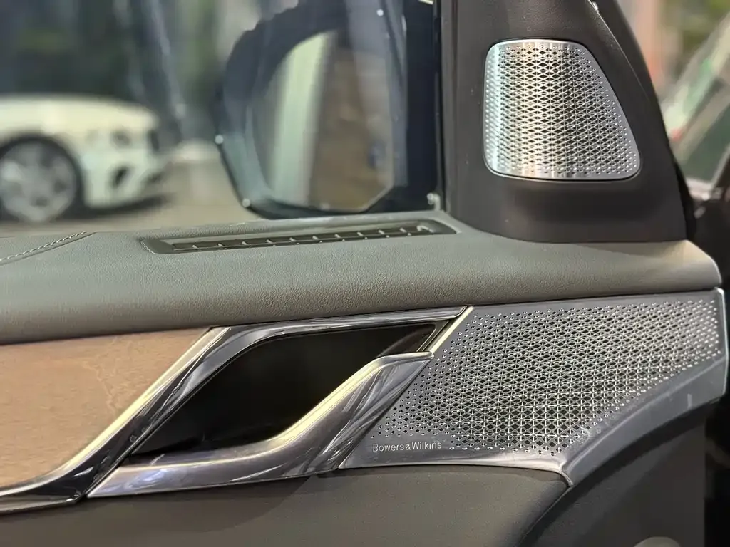 Volvo EM90 2025 из CN, фото 10