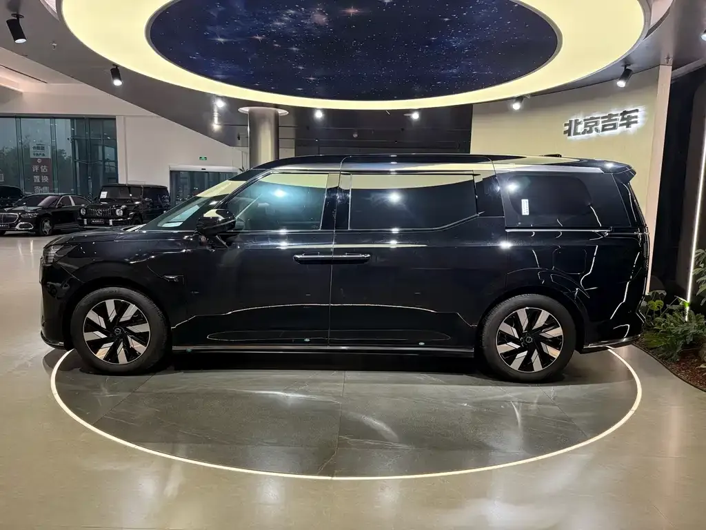 Volvo EM90 2025 из CN, фото 4