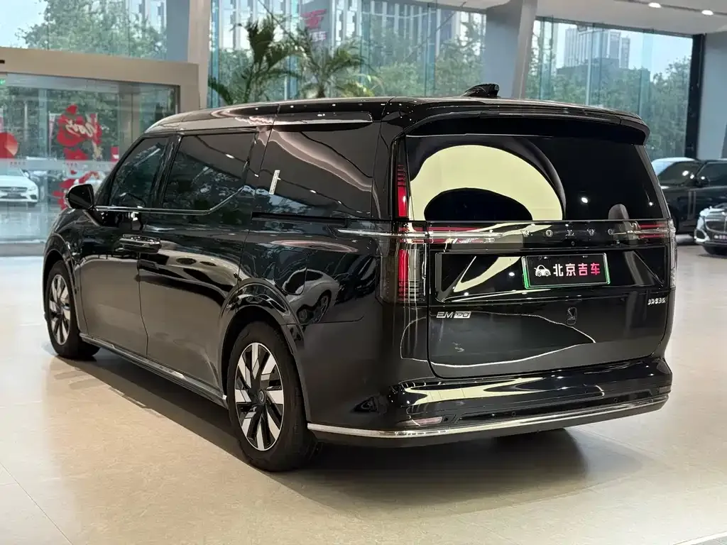 Volvo EM90 2025 из CN, фото 5