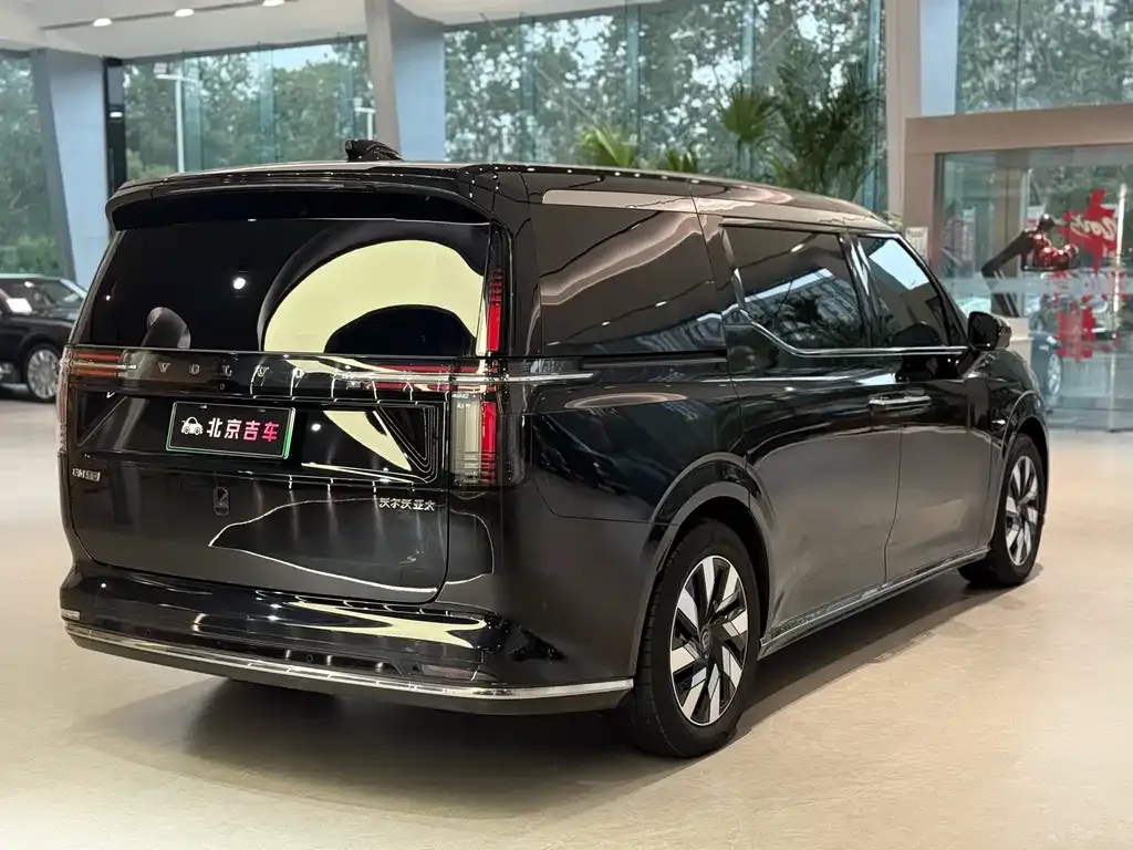 Volvo EM90 2025 из CN, фото 7