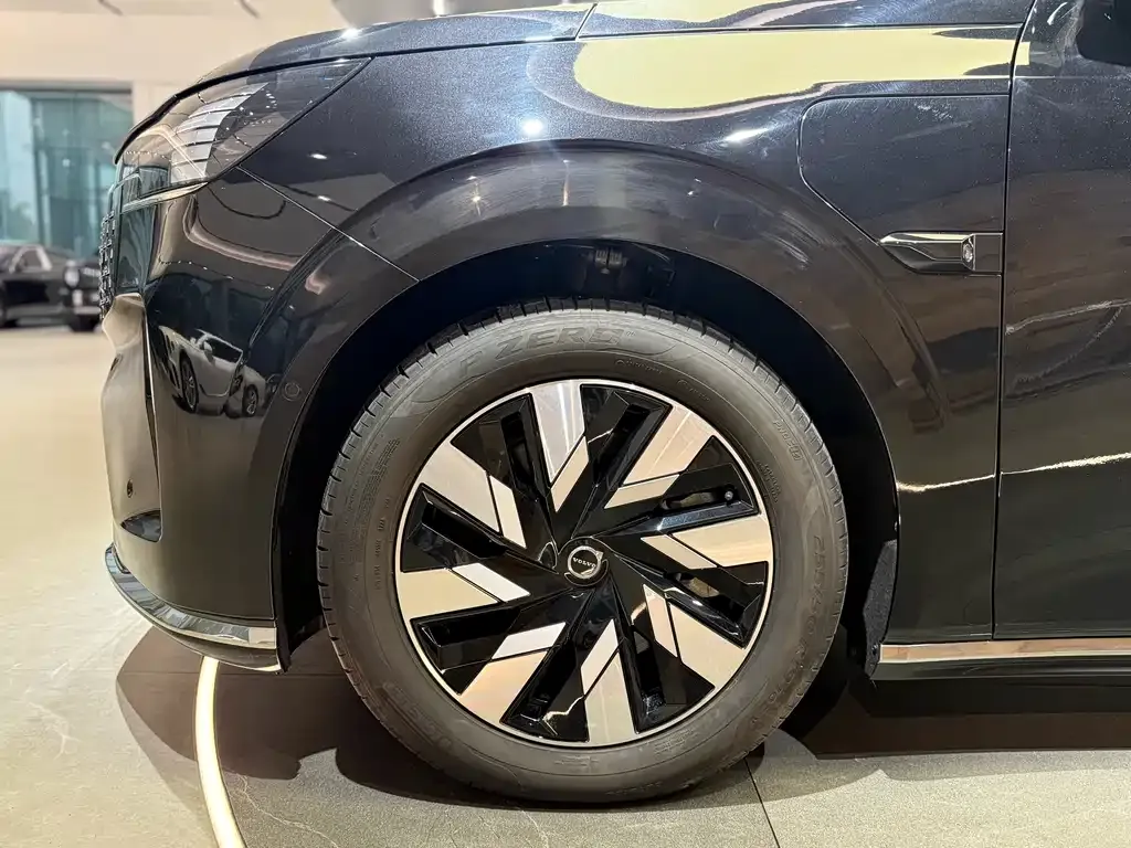 Volvo EM90 2025 из CN, фото 8