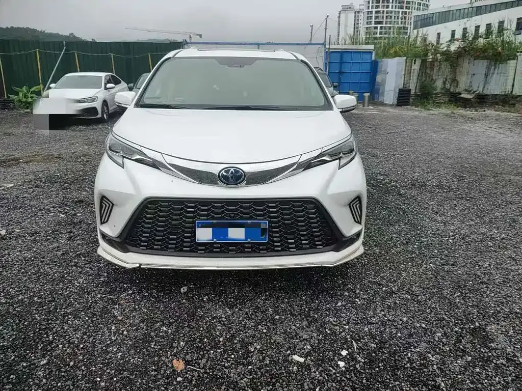 Toyota Granvia 2023 из CN, фото 1