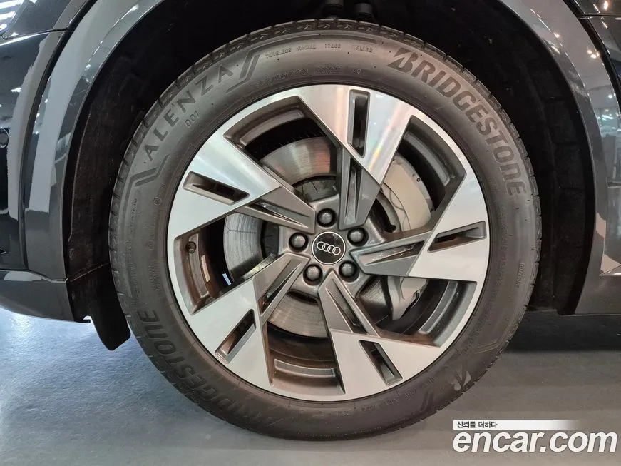 Audi Q8 e-tron 2024 из KR, фото 5
