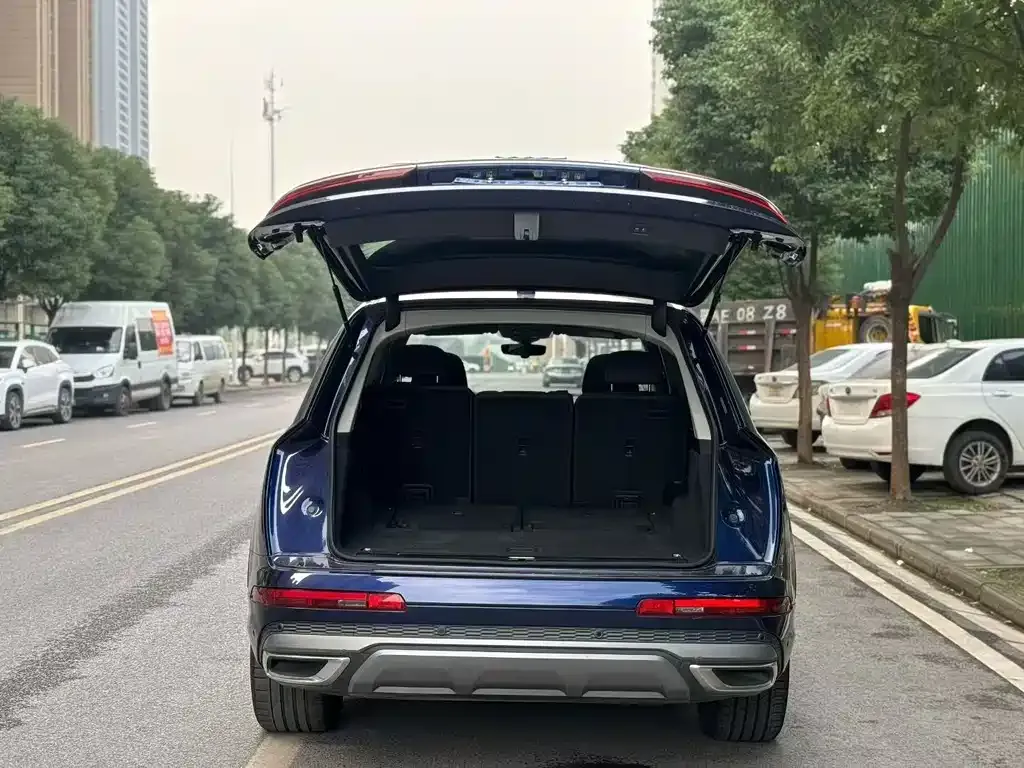 Audi Q7 2021 из CN, фото 7