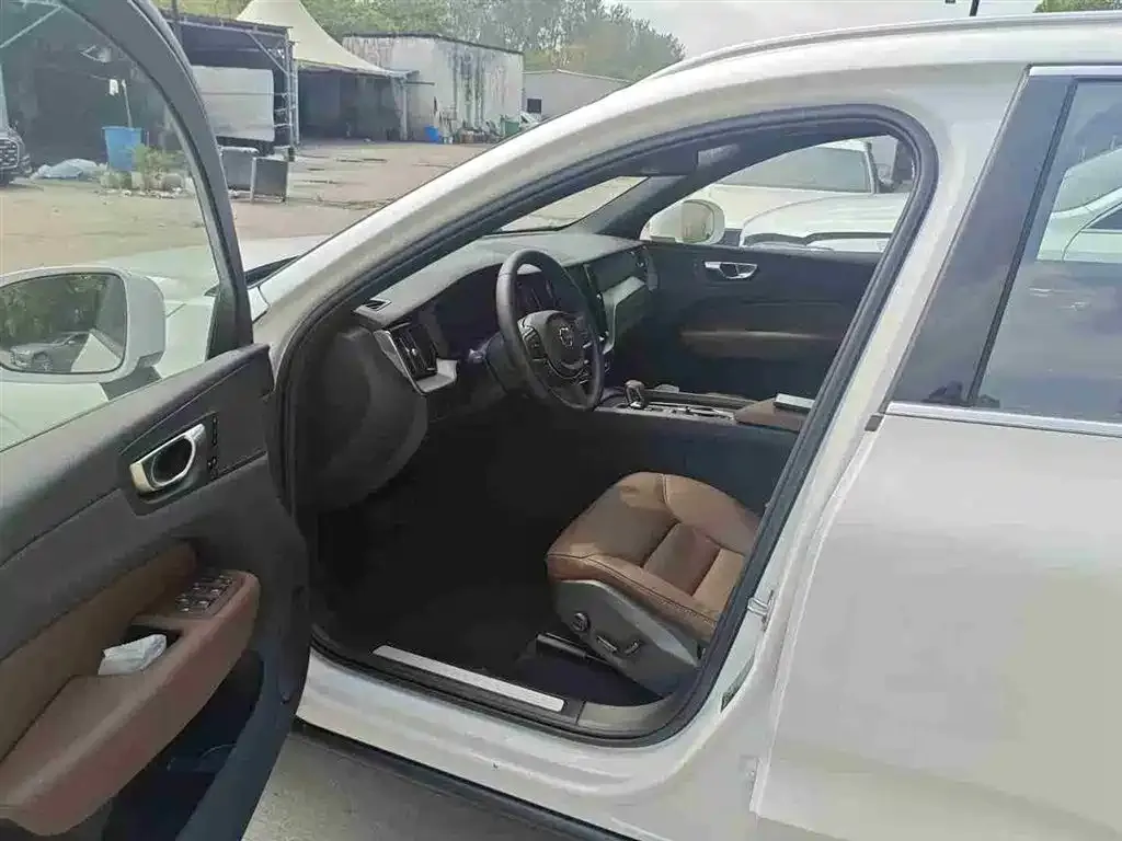Volvo XC60 2025 из CN, фото 5