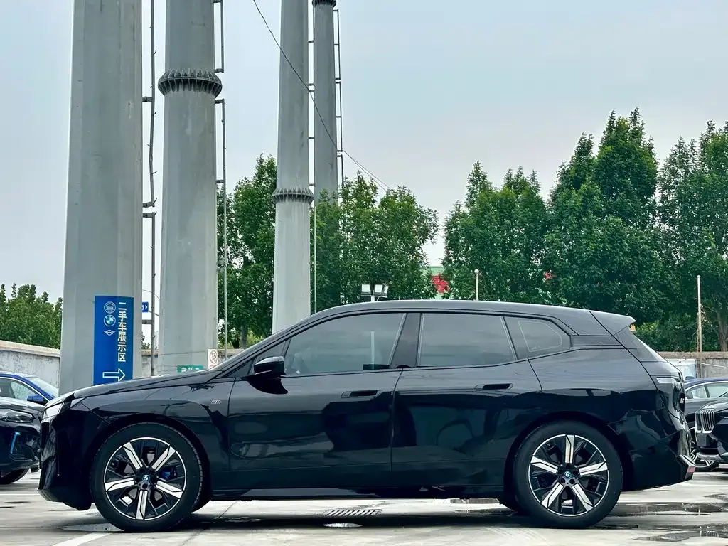 BMW iX M60 2024 из CN, фото 2