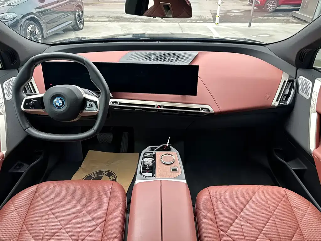 BMW iX M60 2024 из CN, фото 9