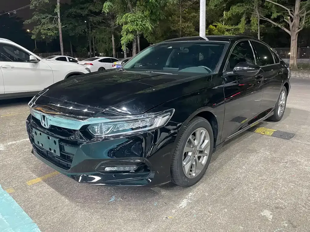 Honda Accord — фото 1