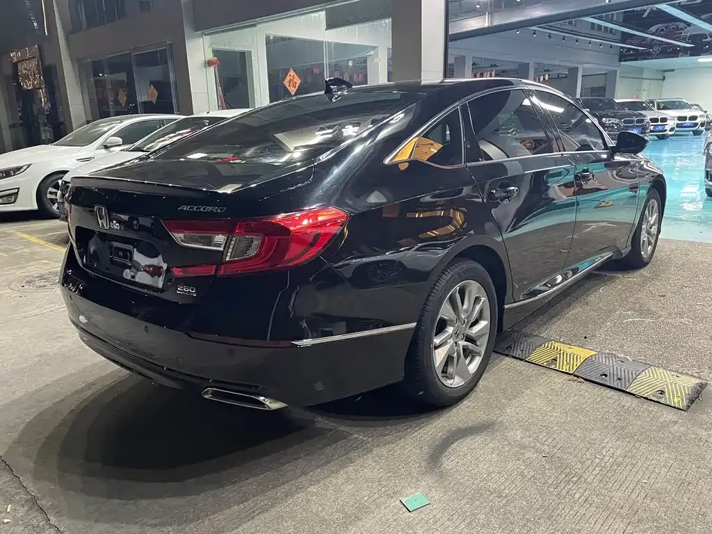 Honda Accord — фото 4