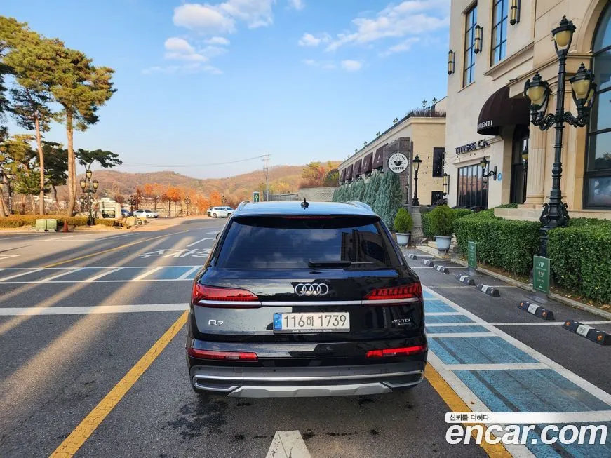 Audi Q7 2022 из KR, фото 4