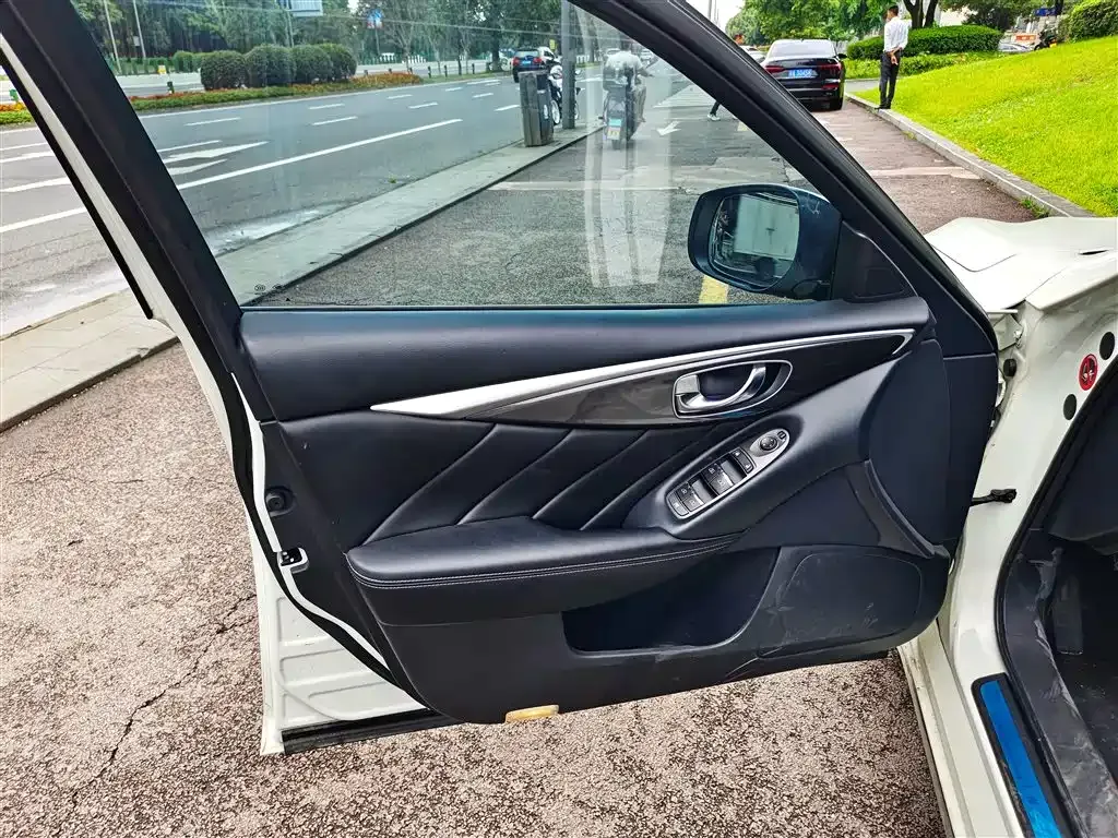 Infiniti Q50L 2023 из CN, фото 6