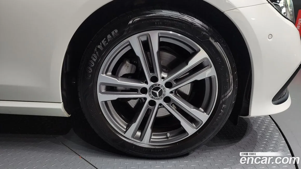 Mercedes-Benz E-Class 2023 из KR, фото 5