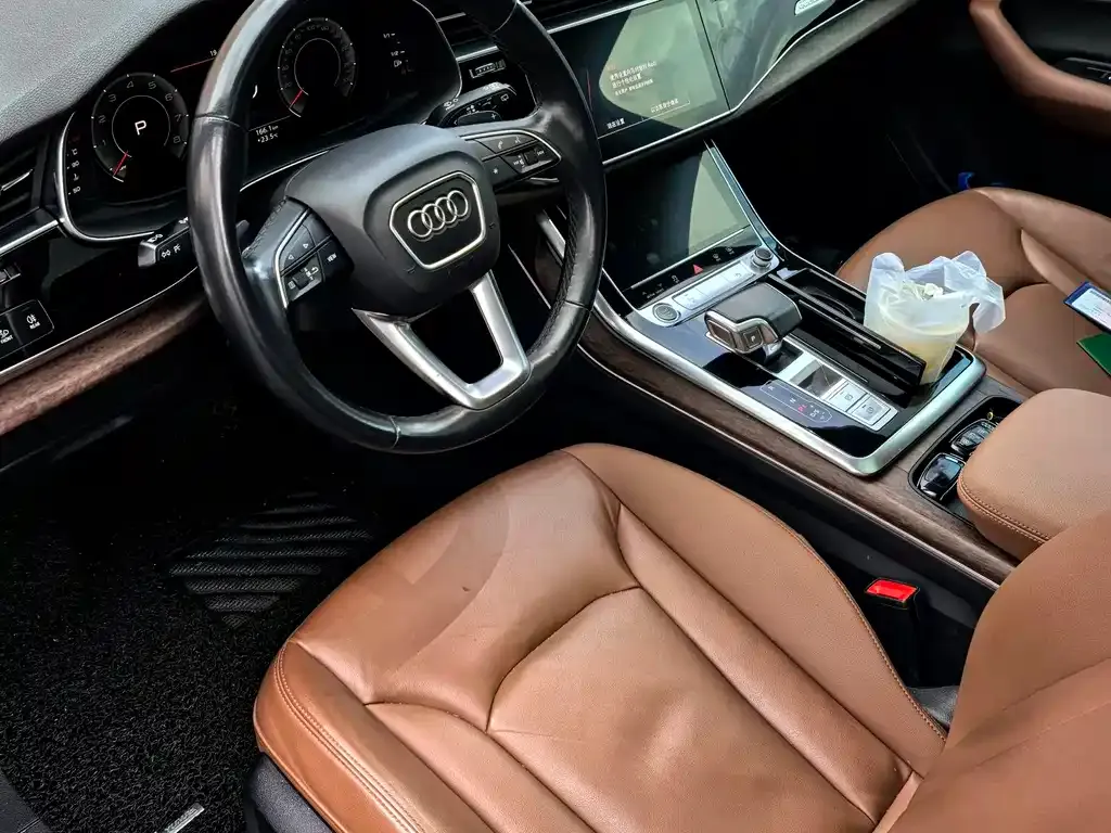Audi Q7 2021 из CN, фото 6