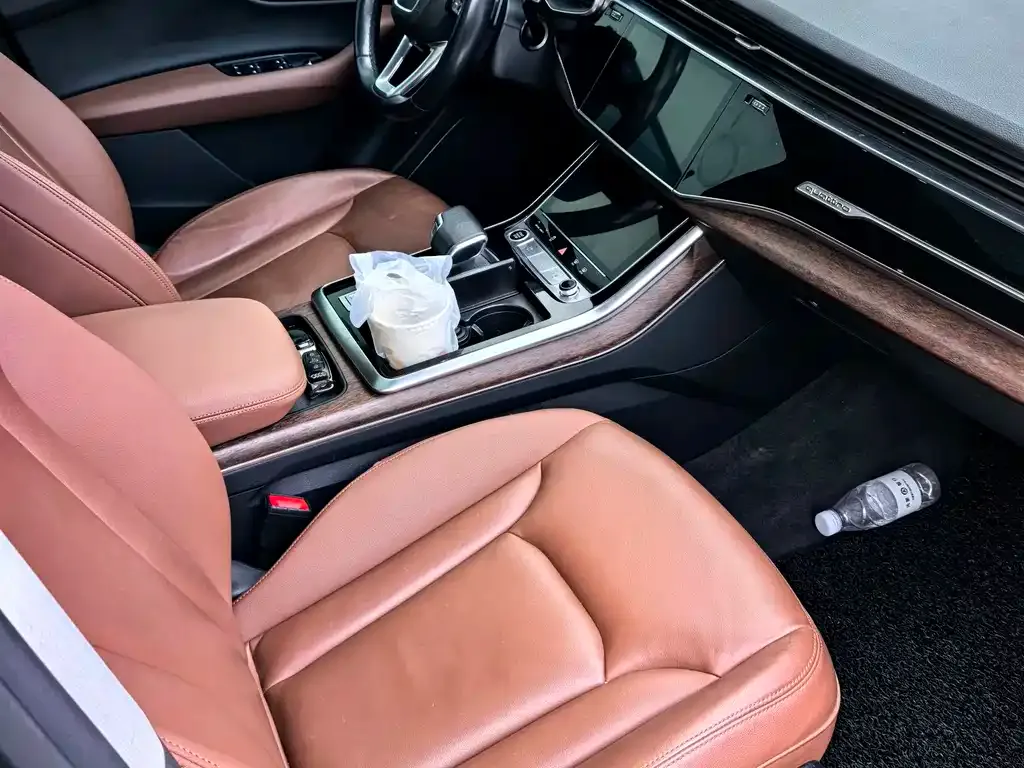 Audi Q7 2021 из CN, фото 7