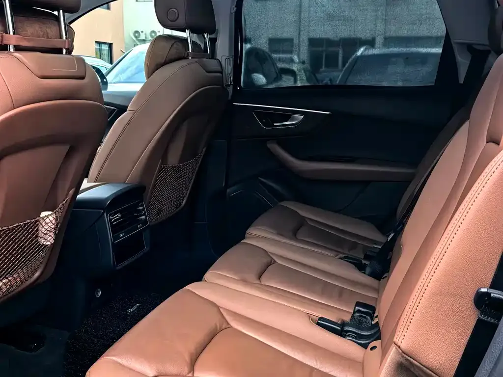 Audi Q7 2021 из CN, фото 8