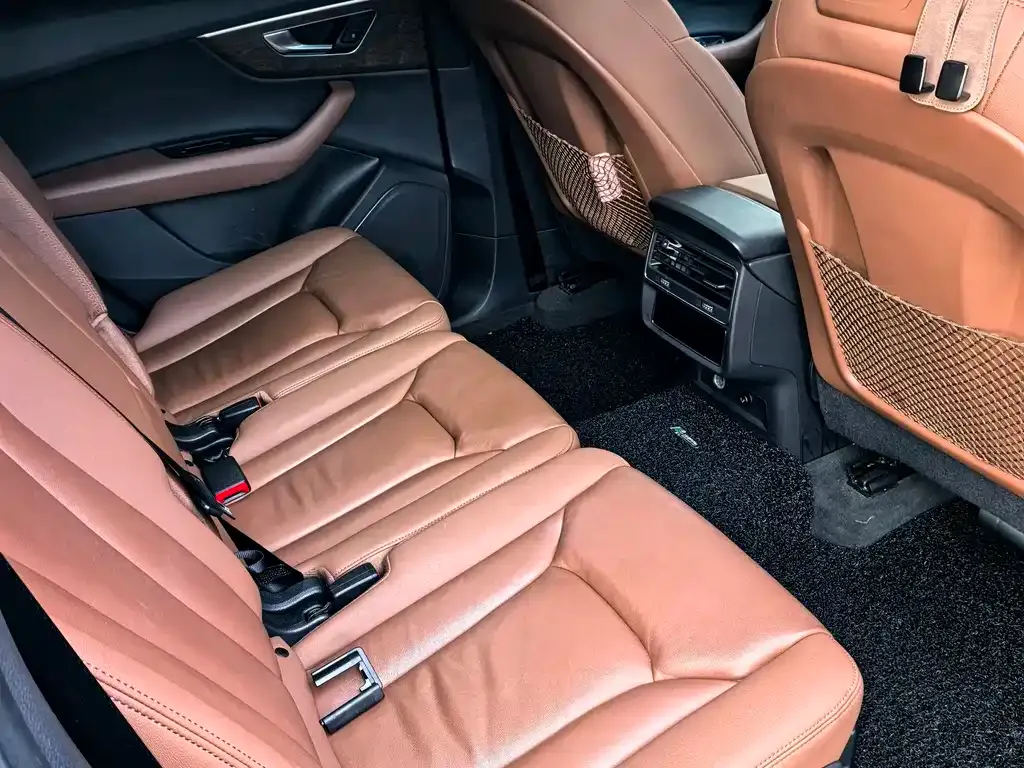 Audi Q7 2021 из CN, фото 9