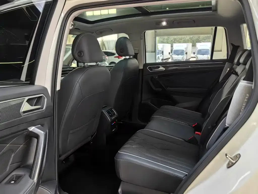 Volkswagen Tiguan L 2022 из CN, фото 10