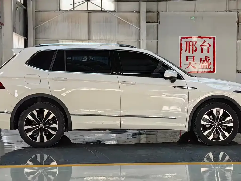 Volkswagen Tiguan L 2022 из CN, фото 4