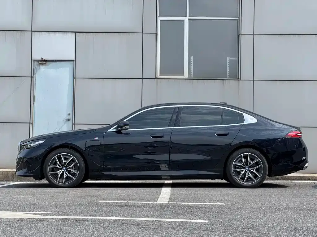 BMW i5 — фото 2