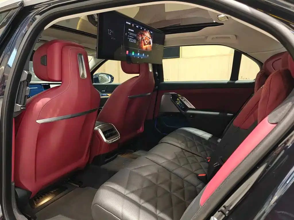 BMW i7 2023 из CN, фото 10