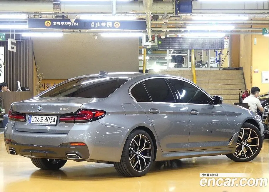 BMW 5-Series 2023 из KR, фото 2