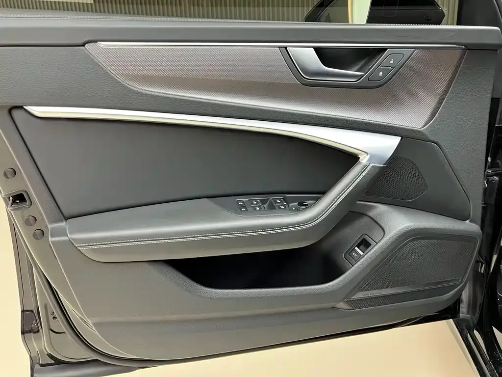 Audi A6L 2021 из CN, фото 10