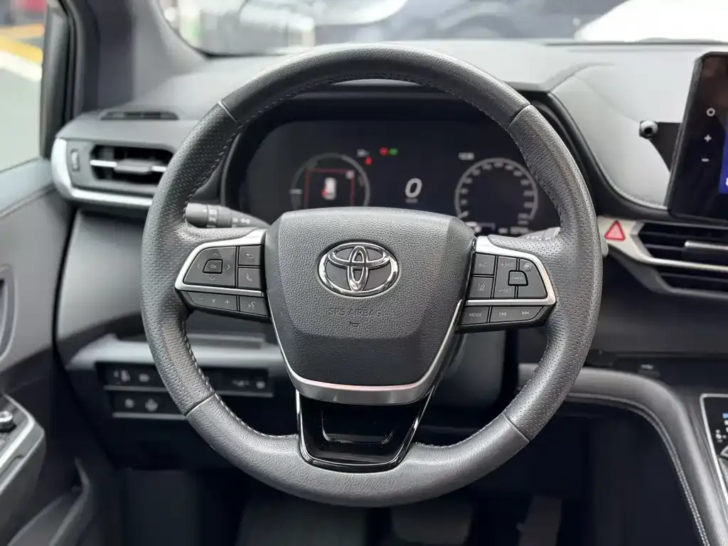 Toyota Sienna 2023 из CN, фото 2