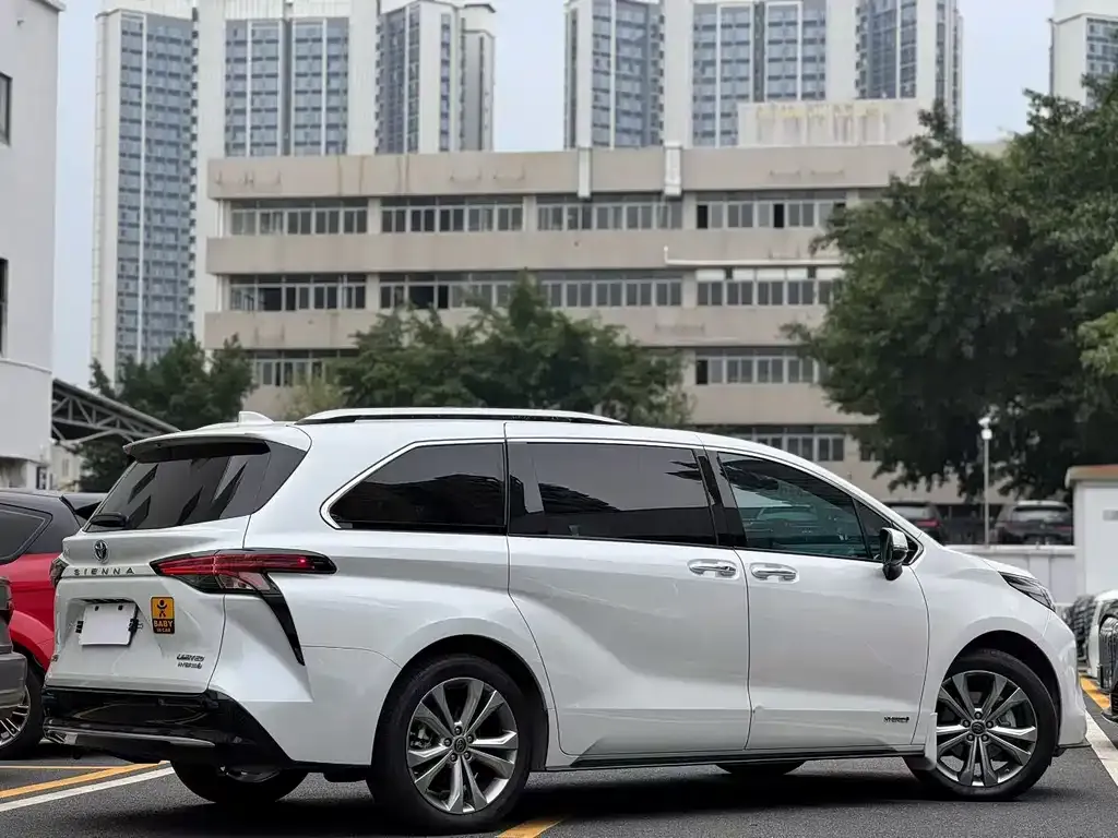Toyota Sienna 2023 из CN, фото 3
