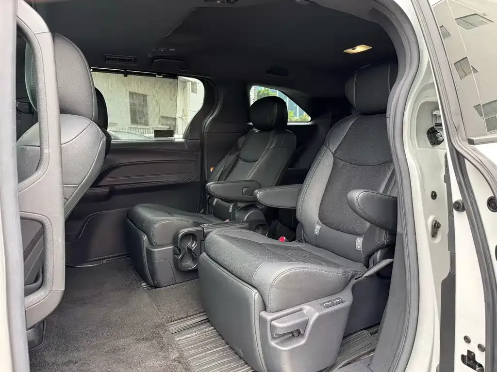 Toyota Sienna 2023 из CN, фото 6
