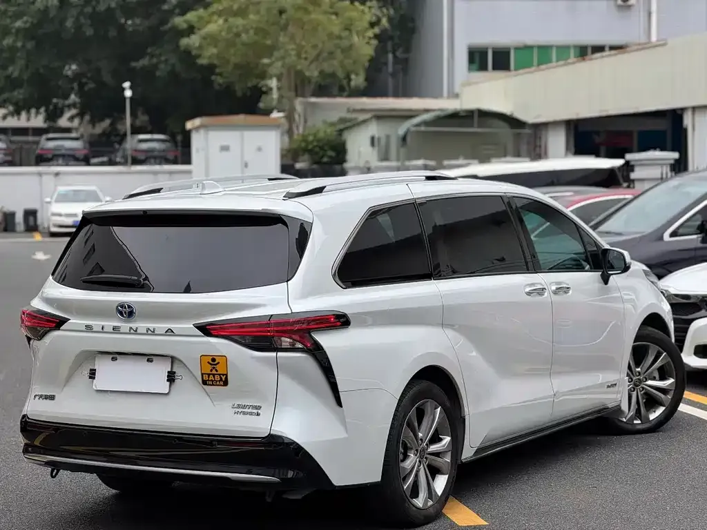 Toyota Sienna 2023 из CN, фото 9