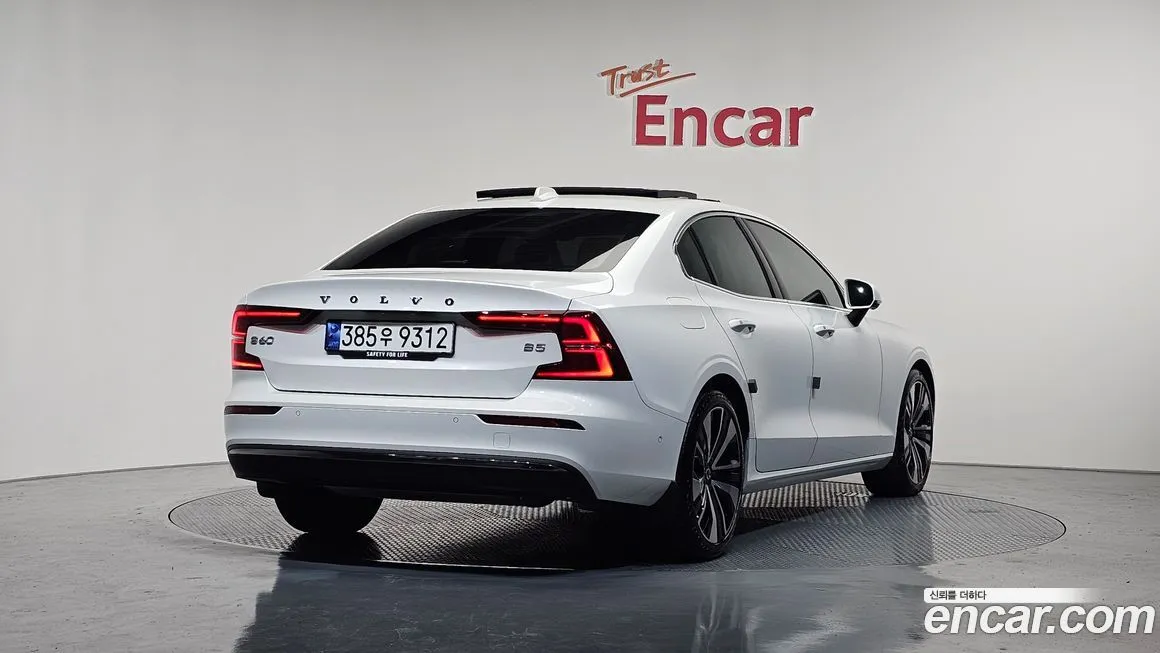 Volvo S60 2023 из KR, фото 2