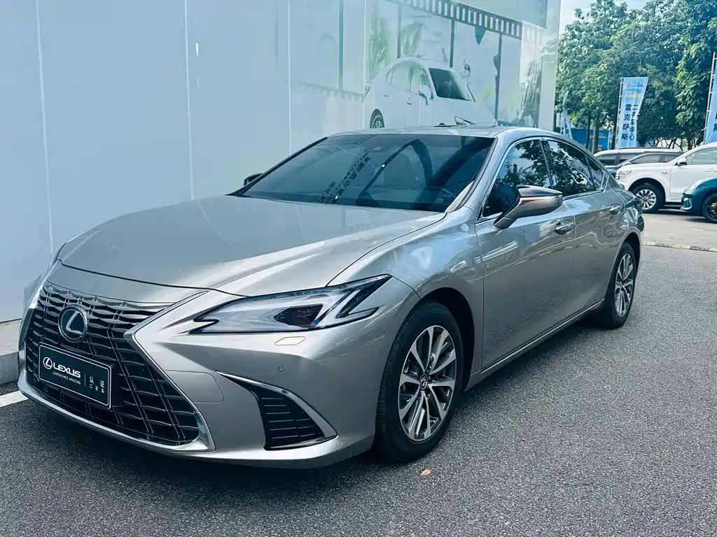 Lexus ES — фото 1