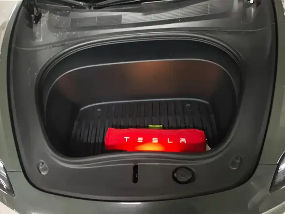 Tesla Model 3 — фото 10