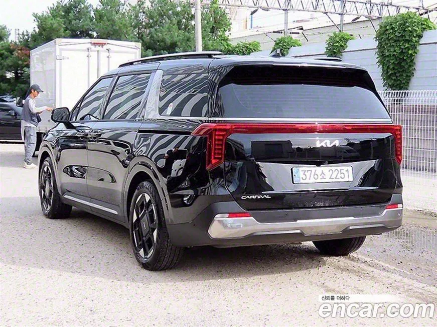 Kia Carnival — фото 3