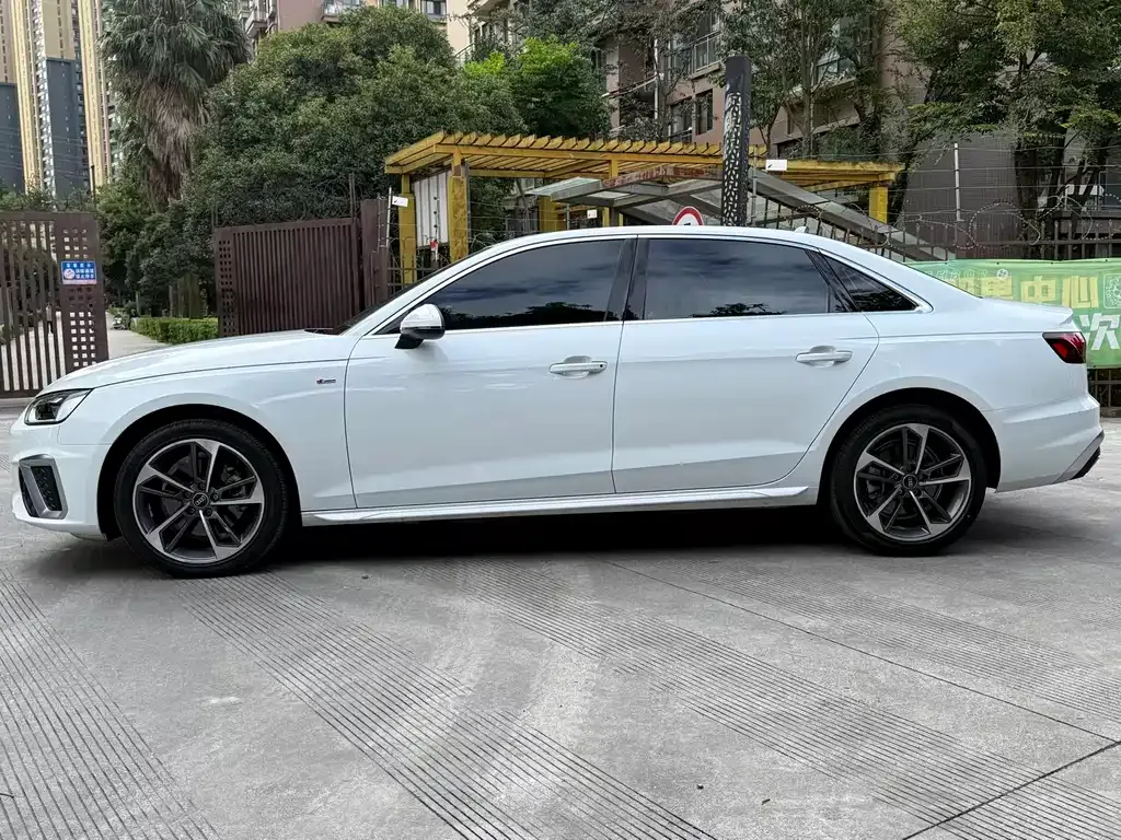 Audi A4L 2024 из CN, фото 4