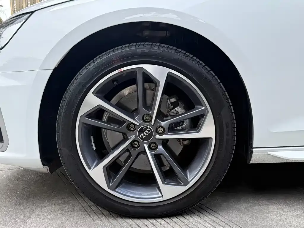 Audi A4L 2024 из CN, фото 5