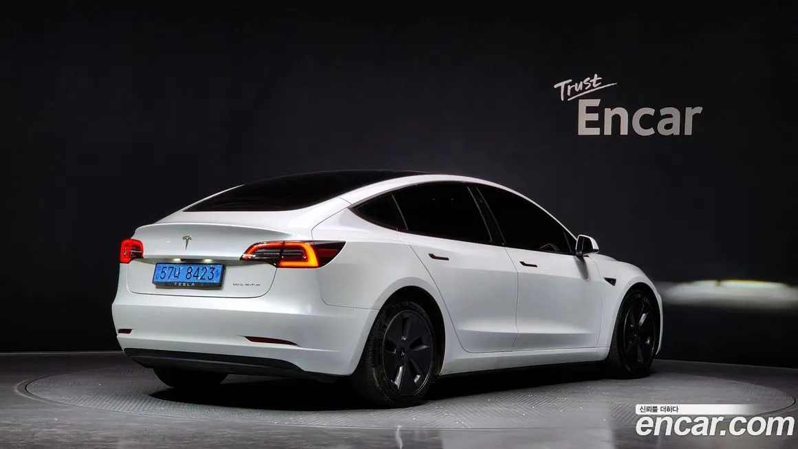 Tesla Model 3 — фото 2