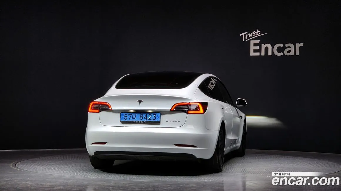 Tesla Model 3 — фото 4