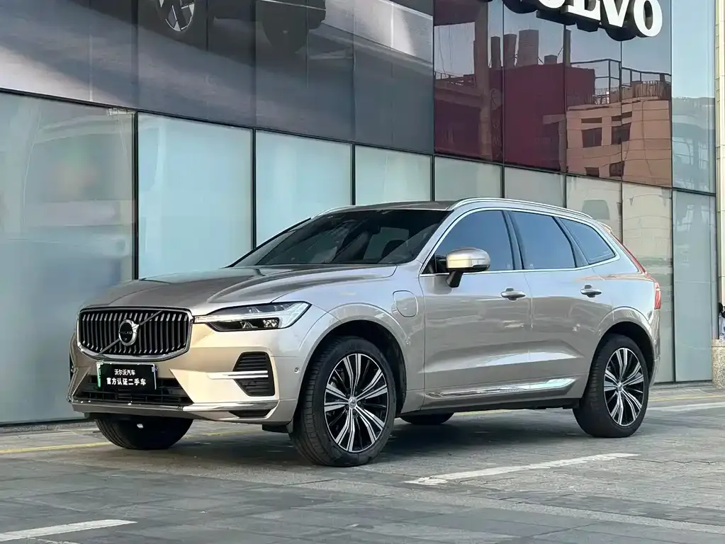 Volvo XC60 PHEV 2023 из CN, фото 1