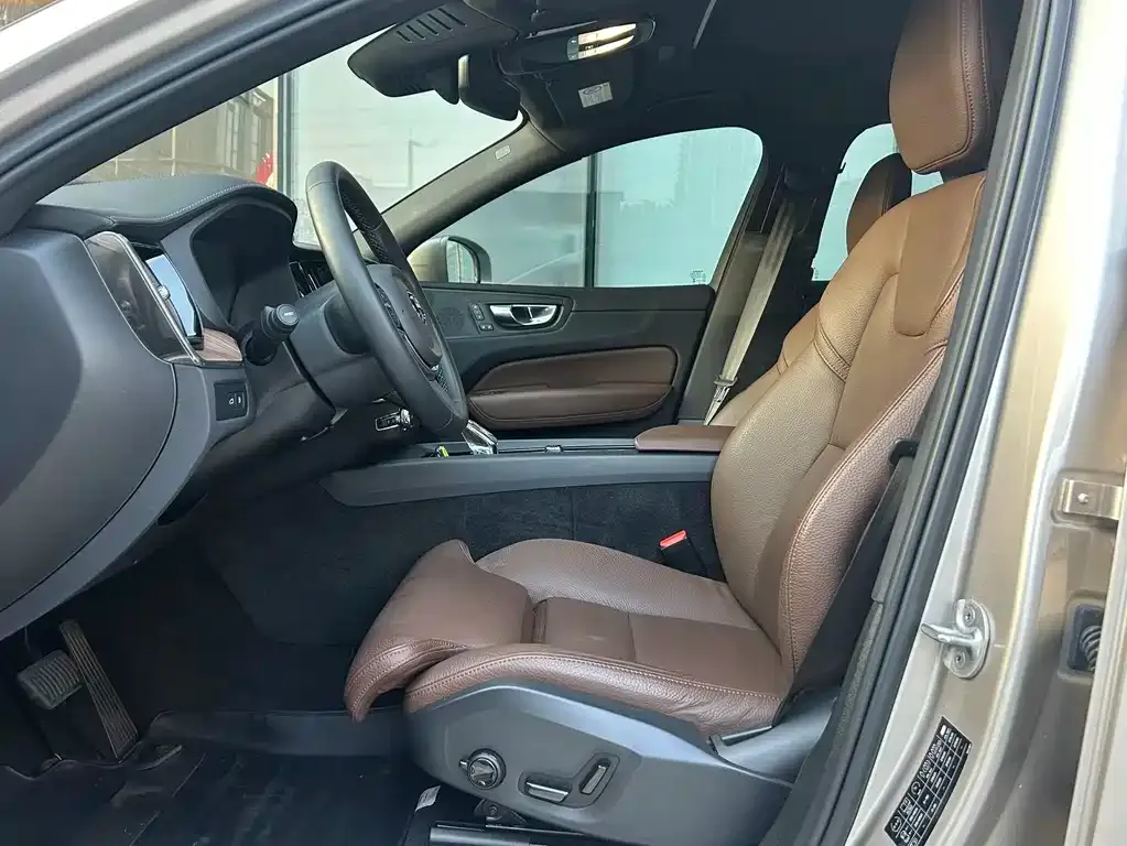 Volvo XC60 PHEV 2023 из CN, фото 4