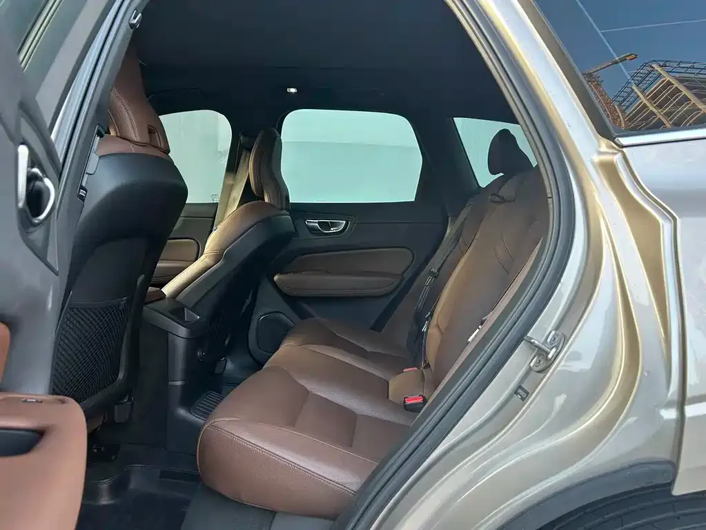 Volvo XC60 PHEV 2023 из CN, фото 5