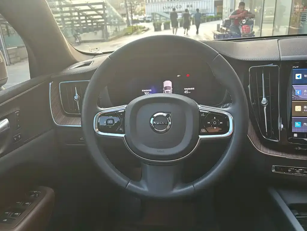Volvo XC60 PHEV 2023 из CN, фото 8