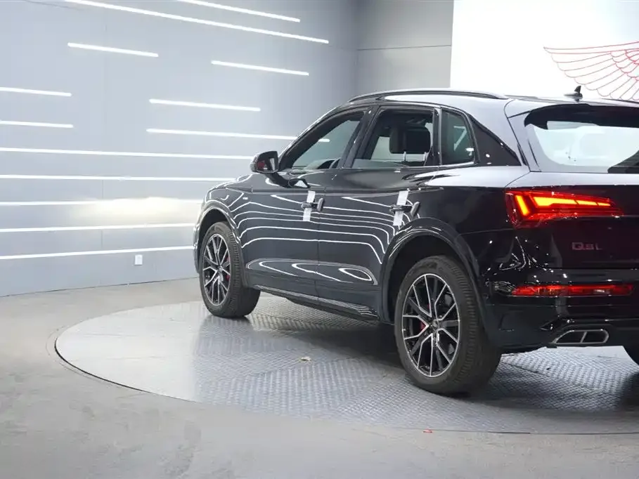 Audi Q5L — фото 3