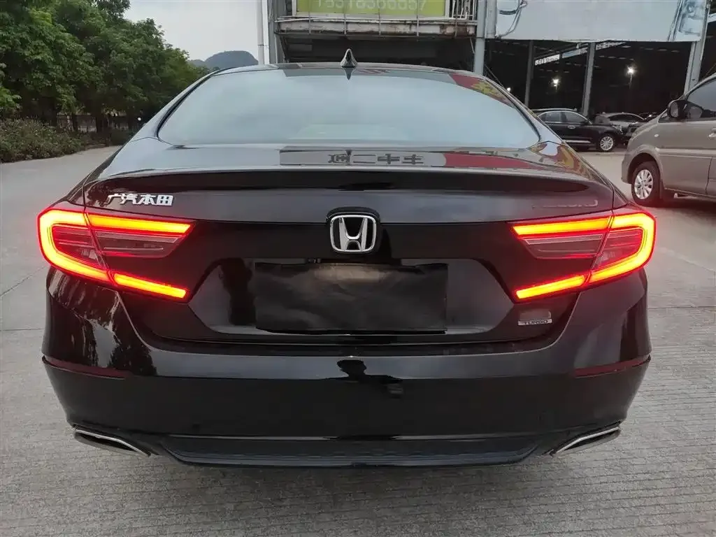 Honda Accord — фото 6