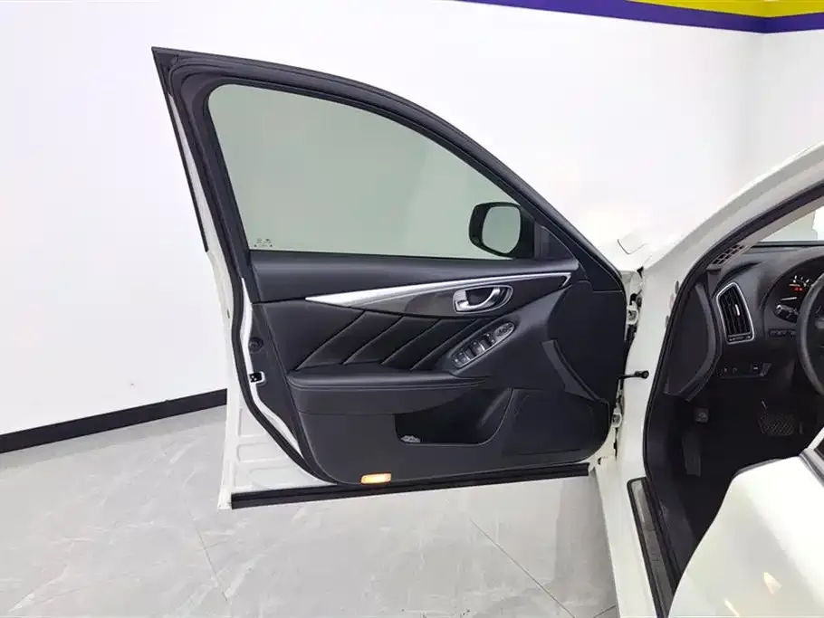 Infiniti Q50L 2023 из CN, фото 7
