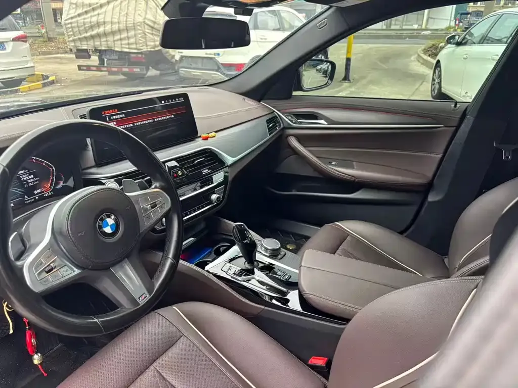 BMW 5 Series — фото 4