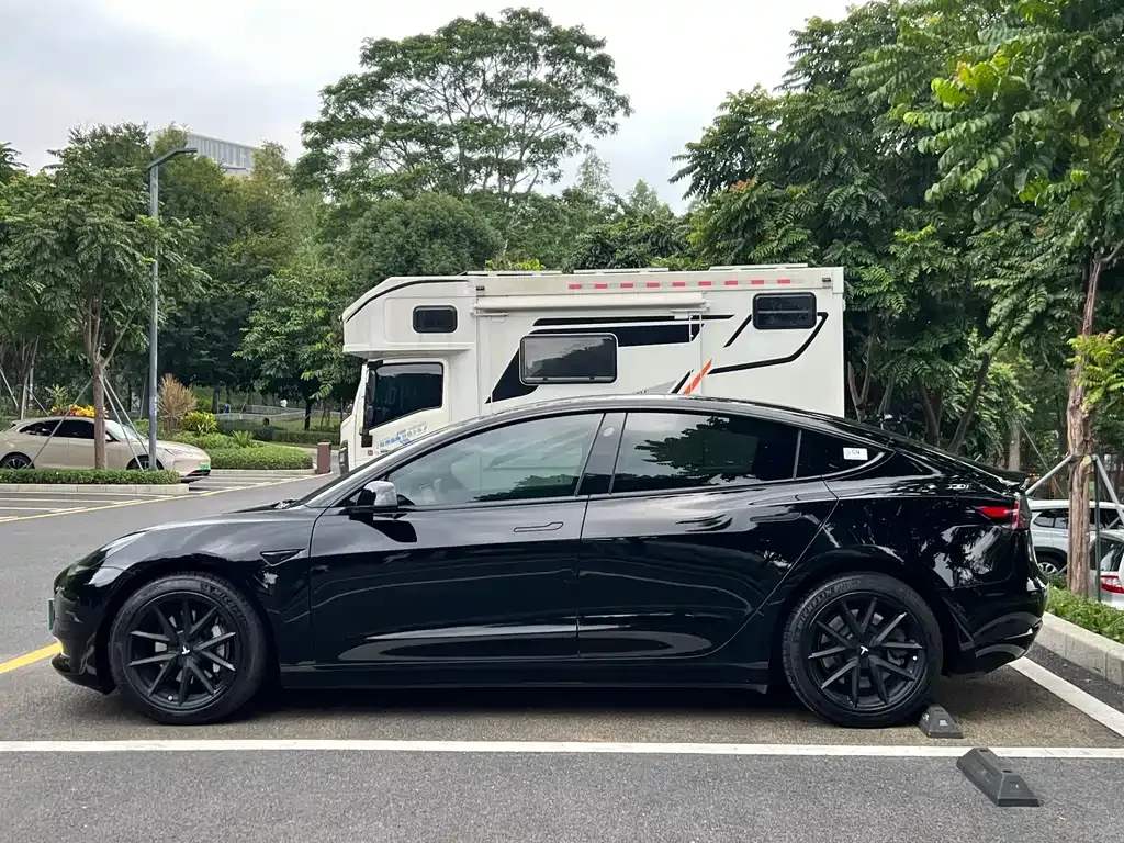 Tesla Model 3 — фото 4