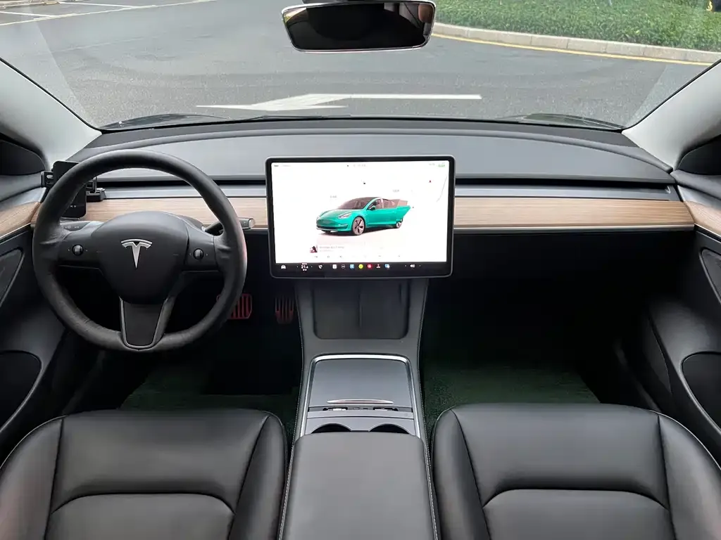 Tesla Model 3 — фото 7